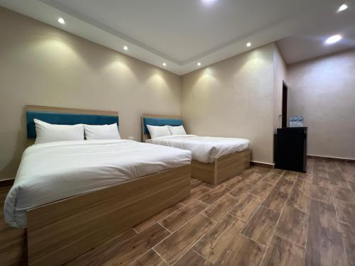 Cama o camas de una habitación en Golden Gem Hotel