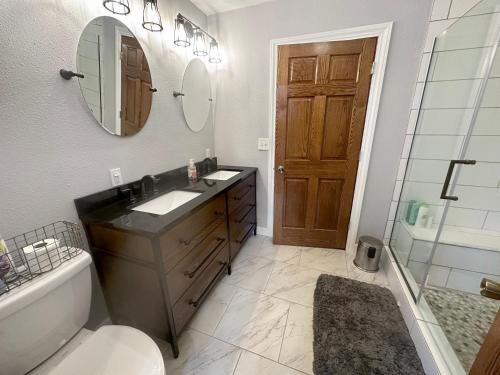 a bathroom with a sink and a toilet and a mirror at Lakeside 2br Retreat Relax And Reconnect 