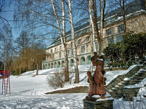 a statue of people in the snow in front of a building at Sonnenhof in Bad Elster