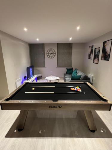 a living room with a pool table in a room at Spacious Modern Apartment - Leeds City Centre in Leeds