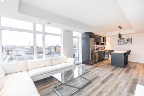 Η κουζίνα ή μικρή κουζίνα στο Westview Luxury Suites