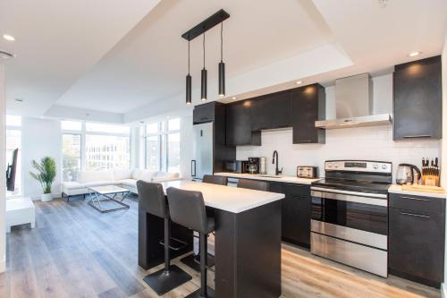 Η κουζίνα ή μικρή κουζίνα στο Westview Luxury Suites