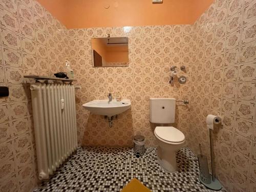 a bathroom with a toilet and a sink at Simplex Apartments An Der Dreisam in Freiburg im Breisgau