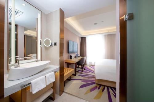 Koupelna v ubytování Guangzhou Baiyun Airport Yunzhi Hotel near Terminal One - Complimentary Shuttle Bus between hotel to Canton Fair Complex during Canton Fair