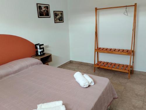 a bedroom with a bed with two towels on it at Alquiler temporario. El Paraná in Paraná