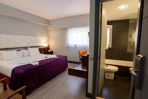 Кровать или кровати в номере Hostal Torrejón