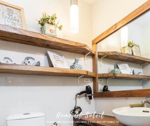 Vannituba majutusasutuses Home Of Soleil At SM Wind Tagaytay