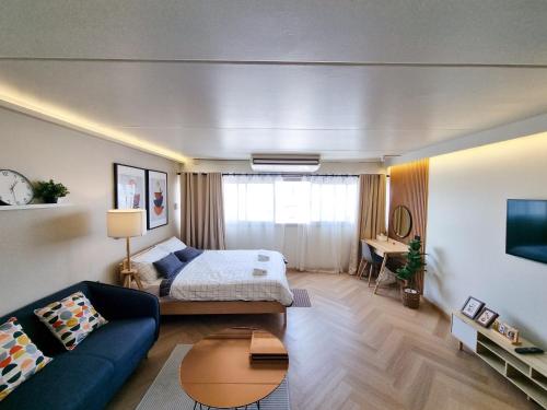 a living room with a bed and a couch at Better Room ห้องพักรายวัน เมืองทองธานี C5 in Nonthaburi