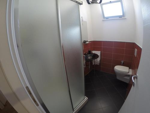a small bathroom with a toilet and a sink at Villa Imago in Roseto degli Abruzzi