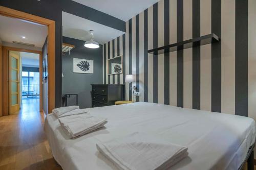 The Collection Barcelona - 2 bedroom apart with balcony in Eixample