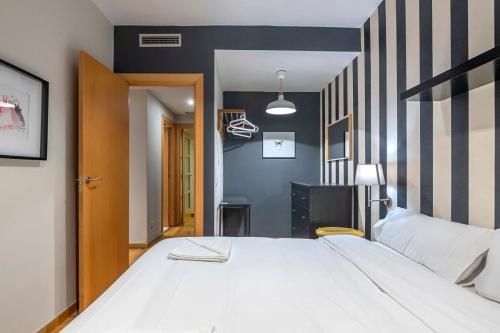 The Collection Barcelona - 2 bedroom with balcony in Eixample district