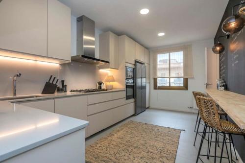 Kuchyň nebo kuchyňský kout v ubytování Luxury 4-bedrooms in Rambla de Catalunya