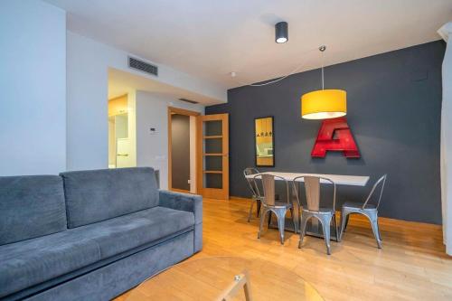 The Collection Barcelona - 2 bedroom Duplex apartment with balcony 4-3