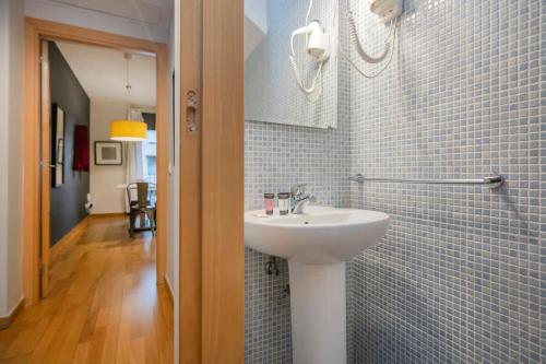 The Collection Barcelona - 2 bedroom Duplex apartment with balcony 4-3