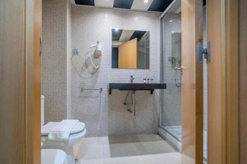 Koupelna v ubytování Modern and bright apartment in Eixample 2-2