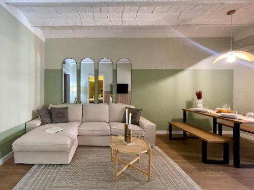 The Collection Barcelona - Plaza Catalunya Recently renovated 5BD-4BTH
