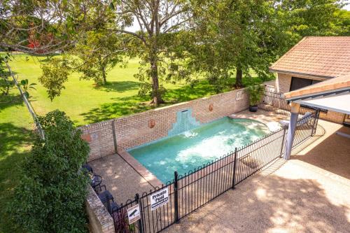 an overhead view of a swimming pool in a backyard at Best Western Tuscany on Tor Motor Inn in Toowoomba