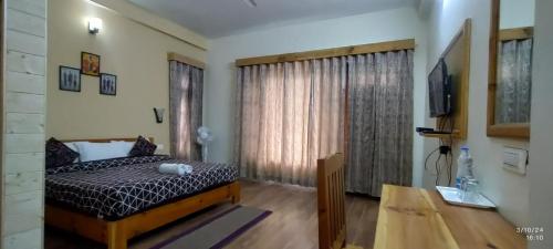 Gallery image of Tirthan Grand Riverside in Banjār
