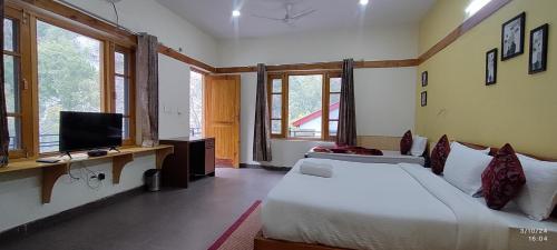 Gallery image of Tirthan Grand Riverside in Banjār