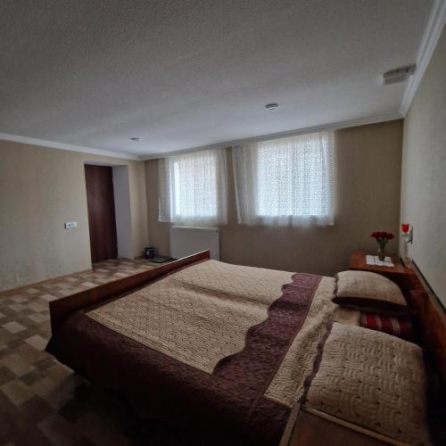 Säng eller sängar i ett rum på Colchis Guest House