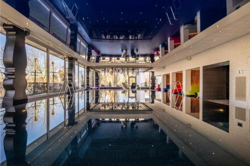 a swimming pool in the middle of a building at Crowne Plaza Antwerpen, an IHG Hotel in Antwerp