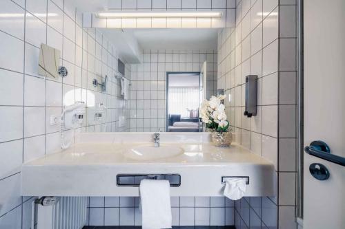 Bilik mandi di Best Western PLAZA Hotel Grevenbroich