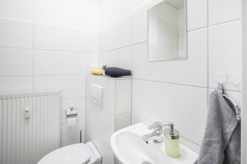 Bilik mandi di Spacious 2 BR Apartment Hamburg