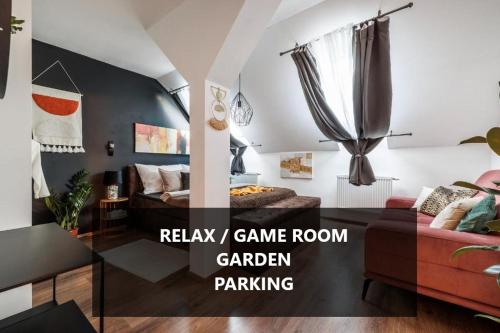 Spacious flat & parking possibility, 3 stops to Wenceslav square