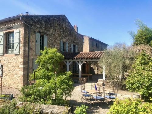 Villa, vieille ferme rénovée calme, nature avec piscine privée.