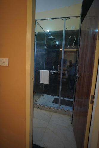 Koupelna v ubytování SAMALIA AGRO RESORT VRINDAVAN