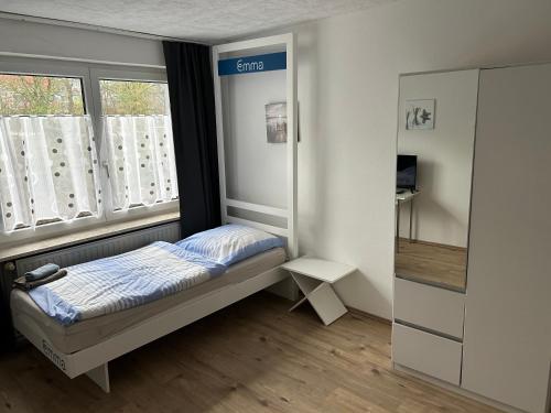 מיטה או מיטות בחדר ב-Monteurwohnung Haus Elbert Hagen 2