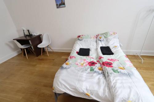 a bed with flowers on it in a room at Fantastic - KP22 Room C in Warsaw