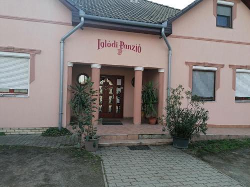 Iglódi Panzió 5440 Kuntszentmárton, Bethlen G. u. 1/a. kép - 3