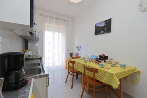 Η κουζίνα ή μικρή κουζίνα στο La Coccinella Sorrento