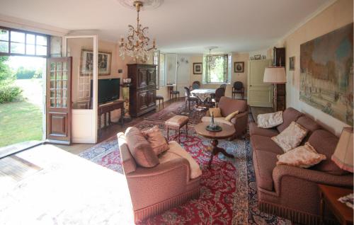 Photo de la galerie de l'établissement Amazing Home In Chemilly, à Chemilly