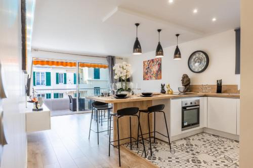 2-room apartment with terrace close to the center