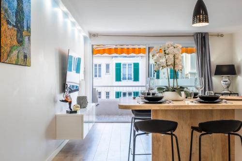 2-room apartment with terrace close to the center