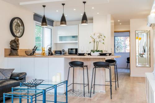 2-room apartment with terrace close to the center