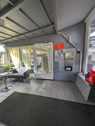 Η κουζίνα ή μικρή κουζίνα στο B und B Titisee Hotel Sonnenmatte nahe Badeparadies