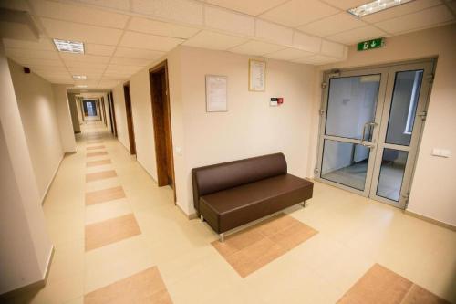 a hospital hallway with a bench in the middle of it at Alytaus sporto viešbutis in Alytus