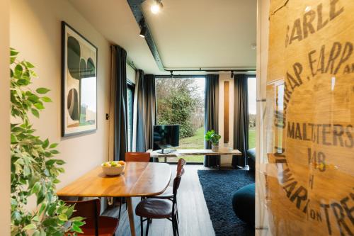 an office with a table and chairs and a desk at Luxury Container Lodge in Bristol