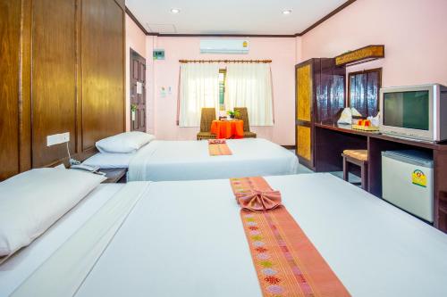 Giường trong phòng chung tại Silamanee Resort & Spa Hotel