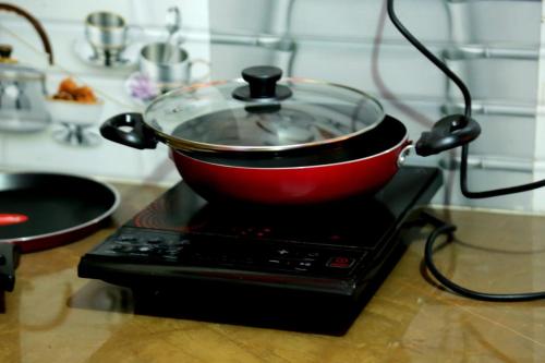 a red pot sitting on top of a stove at Dk's Paradise Homestay in Agra