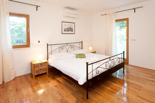 Katil atau katil-katil dalam bilik di Villa Paradiso ZadarVillas