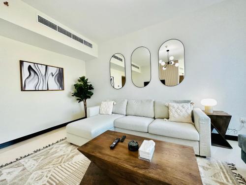 Posezení v ubytování #63 Elegant 2BR Apartment in O2 Residences JLT Dubai