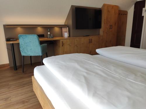 Ένα ή περισσότερα κρεβάτια σε δωμάτιο στο Hotel Waldhorn