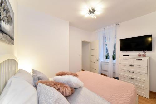 Altius - Peaceful Courtyard One-Bedroom Apartment