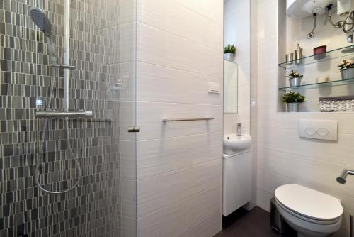 Altius - Peaceful Courtyard One-Bedroom Apartment