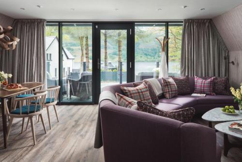 A seating area at Ardlui Retreat Lodge 7