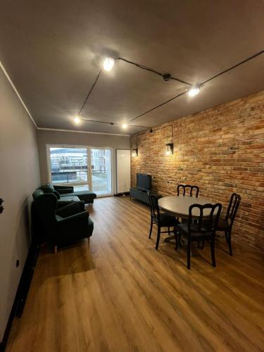 Posezení v ubytování APARTAMENT z widokiem na stadion Styl Industrialny Jedyny taki CHECK IN 24 H
